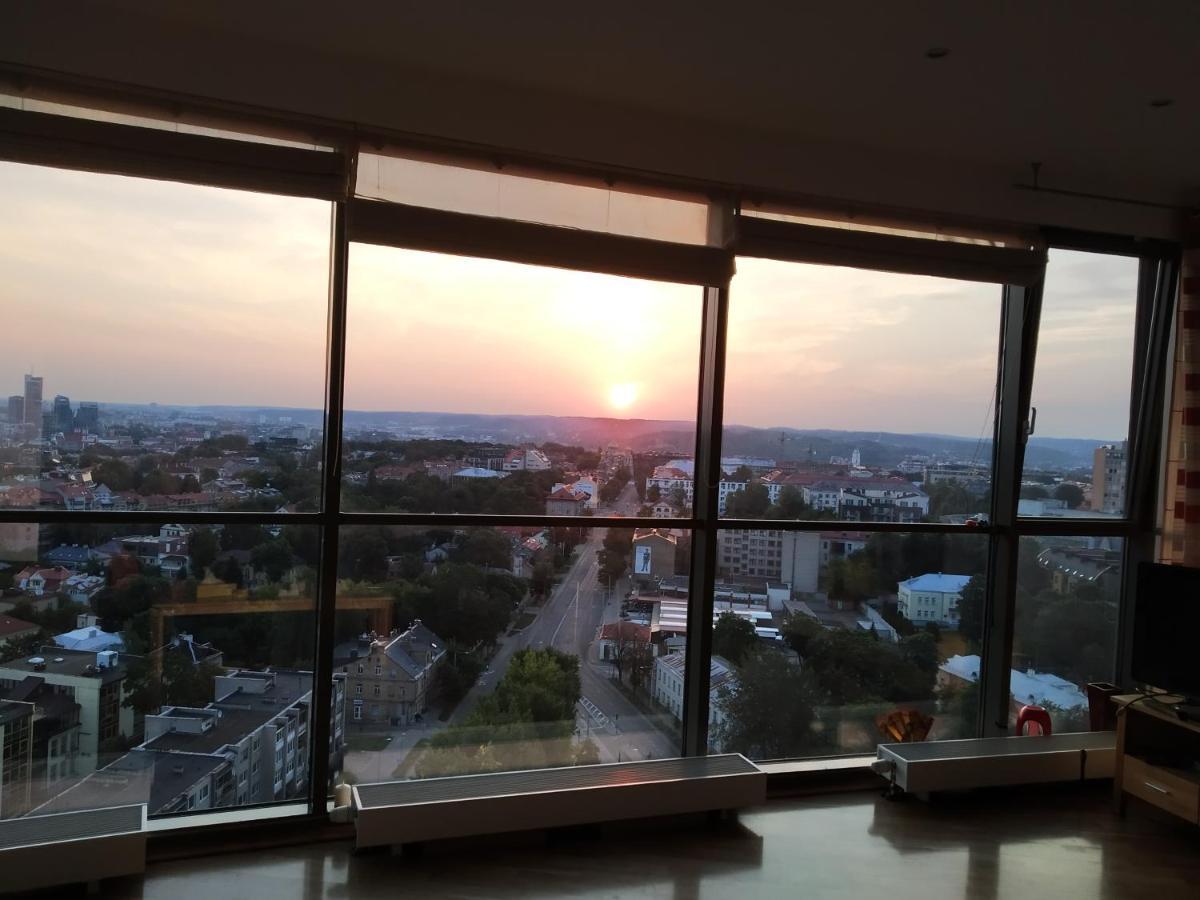 Luxury Apartment In Skyscraper Vilnius Ngoại thất bức ảnh