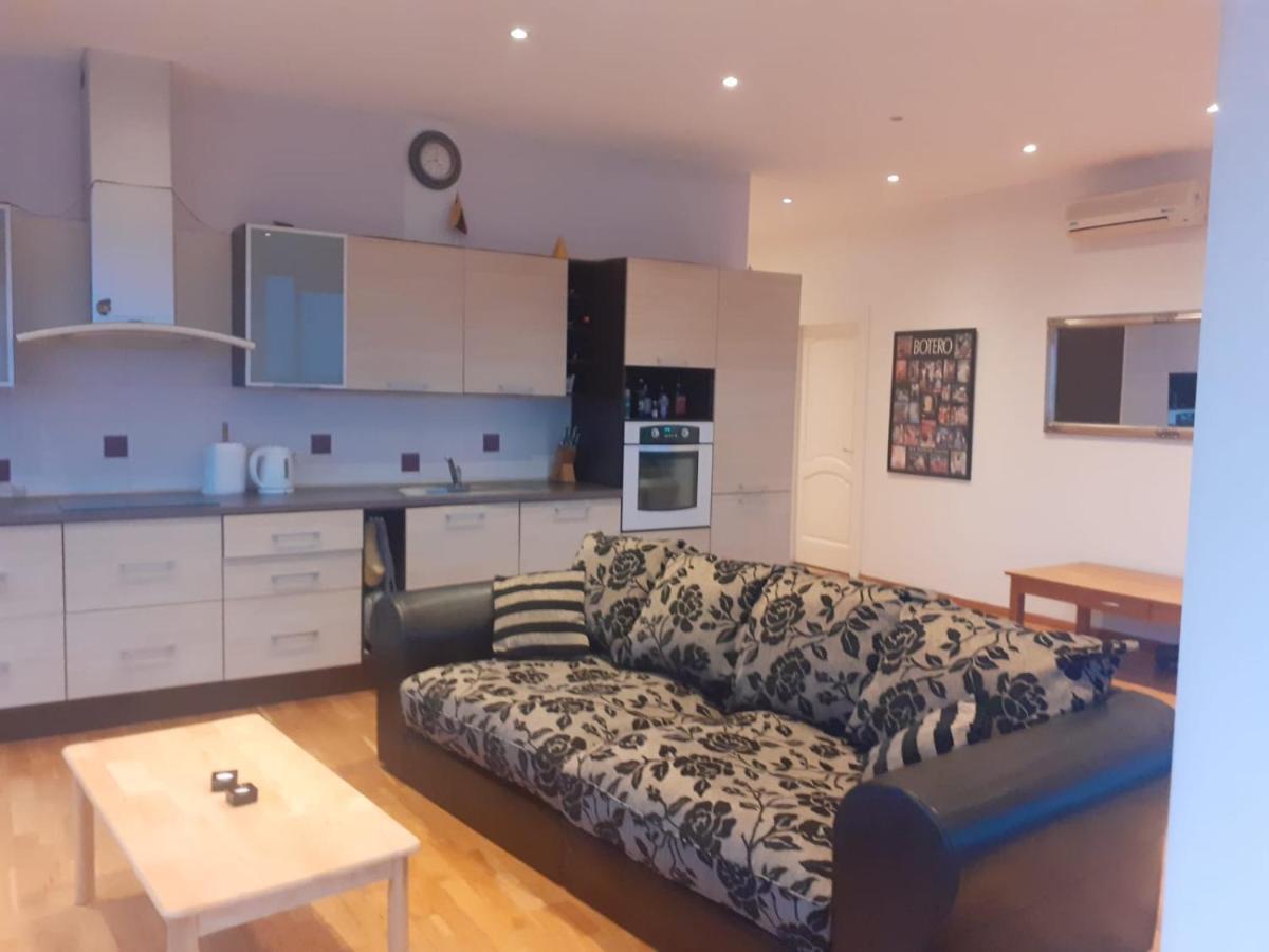 Luxury Apartment In Skyscraper Vilnius Ngoại thất bức ảnh